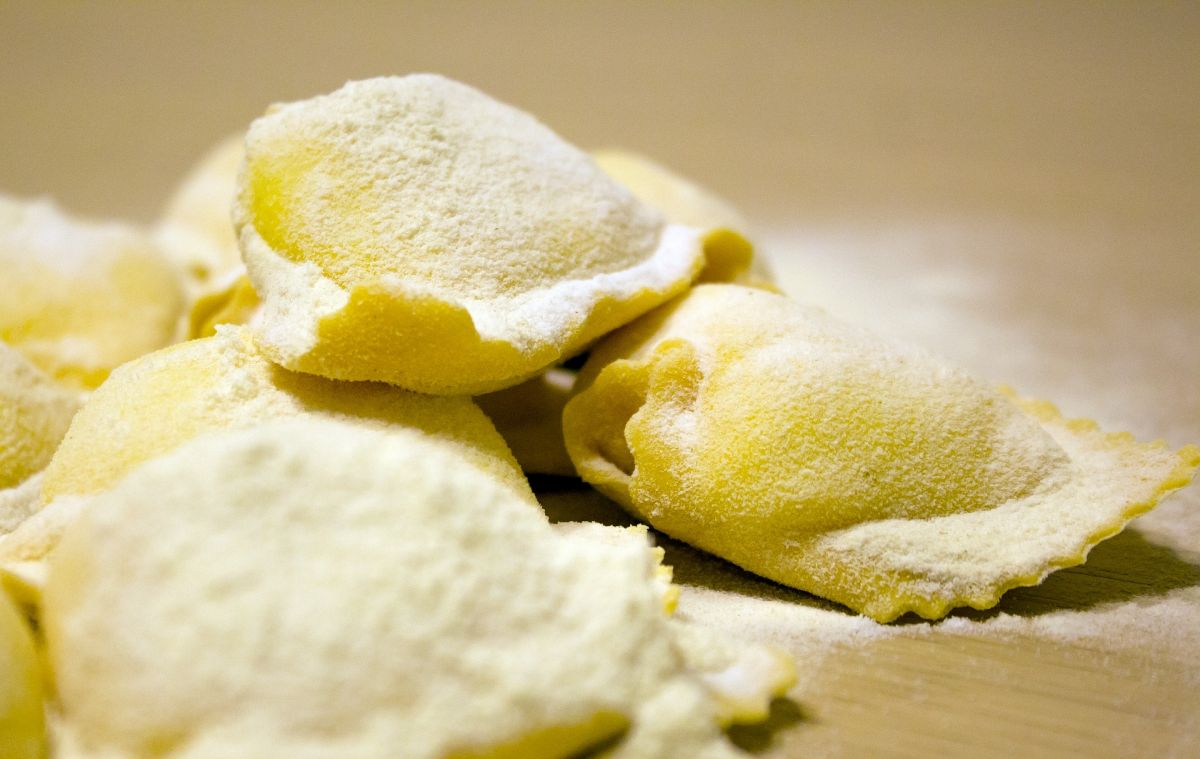 Todo sobre los sabrosos rellenos que pueden ir en la empanada más popular de Italia: ¡los raviolis!