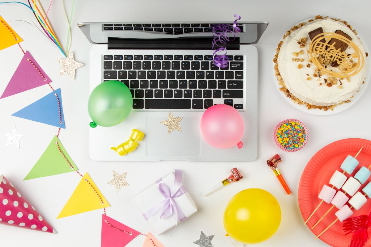 ¿Cómo puedes celebrar tu cumpleaños adecuadamente en la oficina?