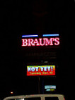 Braum's Ice Cream Dairy Store outside