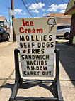 Mollie's Sweet Treats N Things outside