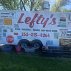 Lefty's Chicago Style Hot Dogs outside