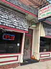 Piccolo's Pizzeria outside