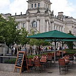 Hopfingerbräu am Brandenburger Tor people