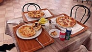Pizzeria Bandiera Gialla food