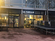 La Famille Finest Lunch Campus outside