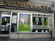 Salomon Bagels outside