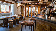 The Rising Sun Inn Ph inside