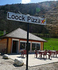 Loock Pizza inside