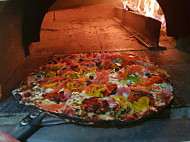 Pizza Cho Feu de Bois food