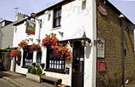 The Lamb Inn outside