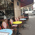 Le Cafe Populaire inside