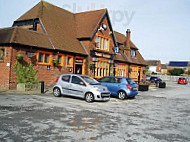 The Rugby Tavern outside