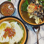 Khmer Fungus Noodle (nom Banhjok Dos Pset) food