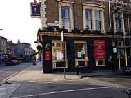 Daniel Defoe outside