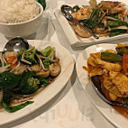 Hansa's Thai Kitchen food