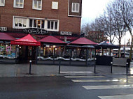 Le Grand Morien outside