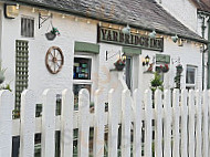 Yarbridge Inn inside