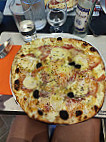 Pizzeria La Cicrane food