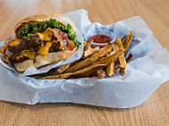 Lulu's Burgers food