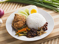 Nasi Lemak Kak Aton Pasar Awam Sekinchan food