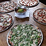 Eno's Pizza Tavern food