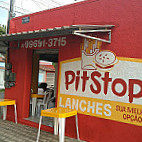 Pitstop Lanches inside