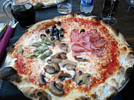 100 Pizze Social Club food