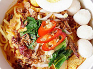 Mee Kari Loken food