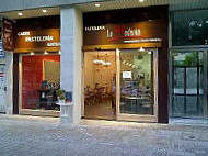 Pastelería La Moderna outside