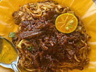 Azah Mee Sotong food