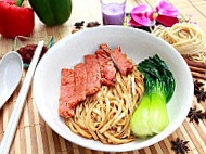 Lee Noodle Cuisine food