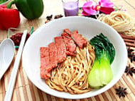 Lee Noodle Cuisine food