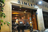 Gimlet Cocktail Bar outside