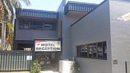 The Rocky Glen Hotel Motel Bistro outside