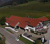 Weingut Engelhof outside