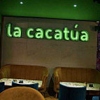 La Cacatua inside