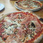 Vivi 100% Italiano Pizzeria food