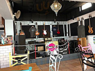 Canela Cafe inside