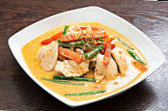 2B Thai Restaurant food