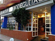 Nueva Bodeguita outside