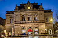 Le Grand Café Du Théâtre inside