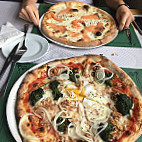 Pizzeria Mezzaluna food