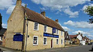 The Queen's Head outside