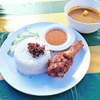 Nasi Kukus Ayam Goreng Berempah Mr. Angah food