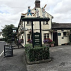 The Three Willows outside