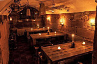 Finyas Taverne inside
