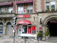 Patisserie Gloria outside