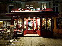 Pizzeria Henri IV inside