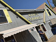 Bob's Market outside