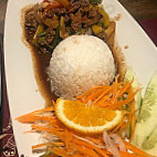 Lek's Restaurant & Lounge food